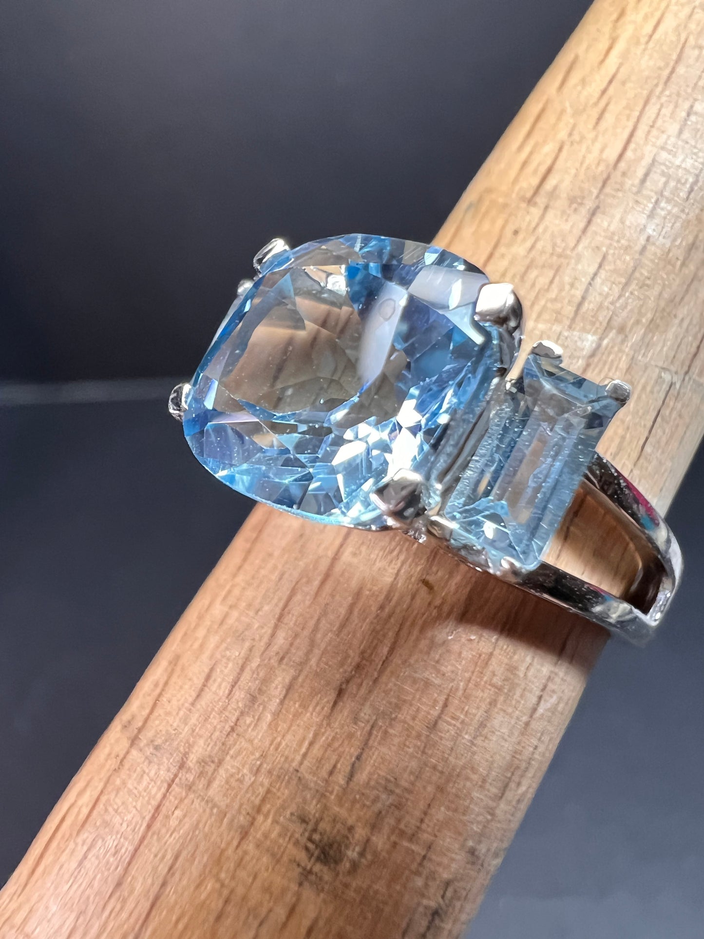 Vintage sky and Swiss blue topaz sterling silver ring size 7