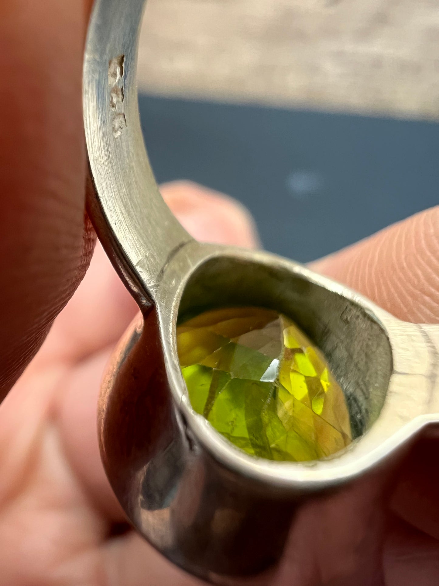 NEW size 7.5 peridot oval cut gemstone sterling silver ring 5.96 grams