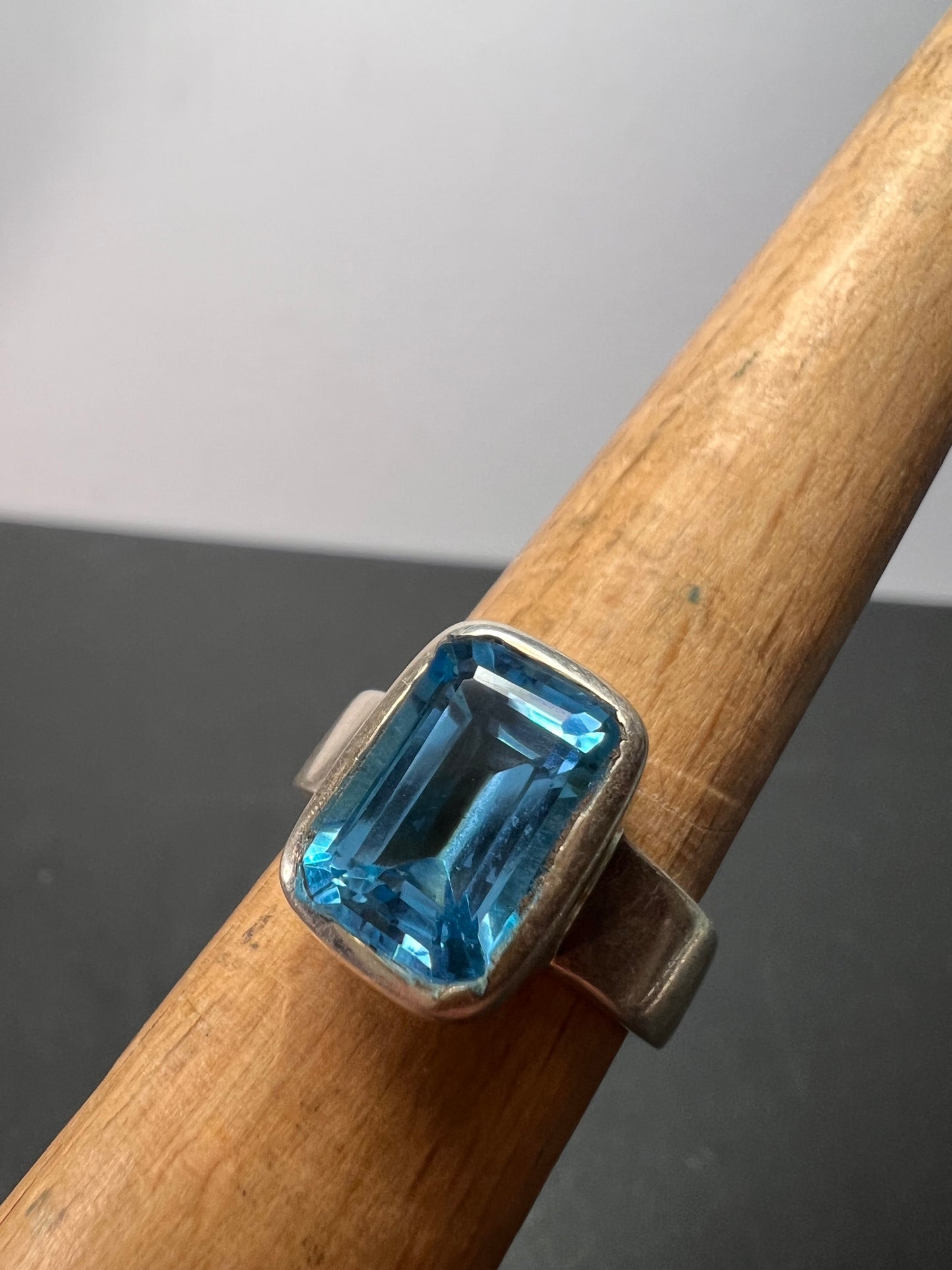 NEW Swiss blue topaz sterling silver ring size 7 / 6.65 grams