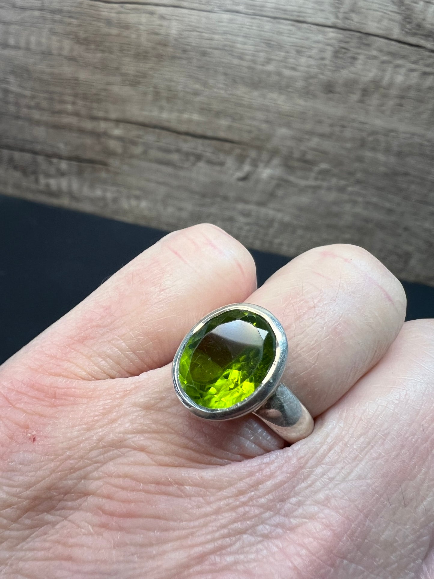 NEW size 7.5 peridot oval cut gemstone sterling silver ring 5.96 grams