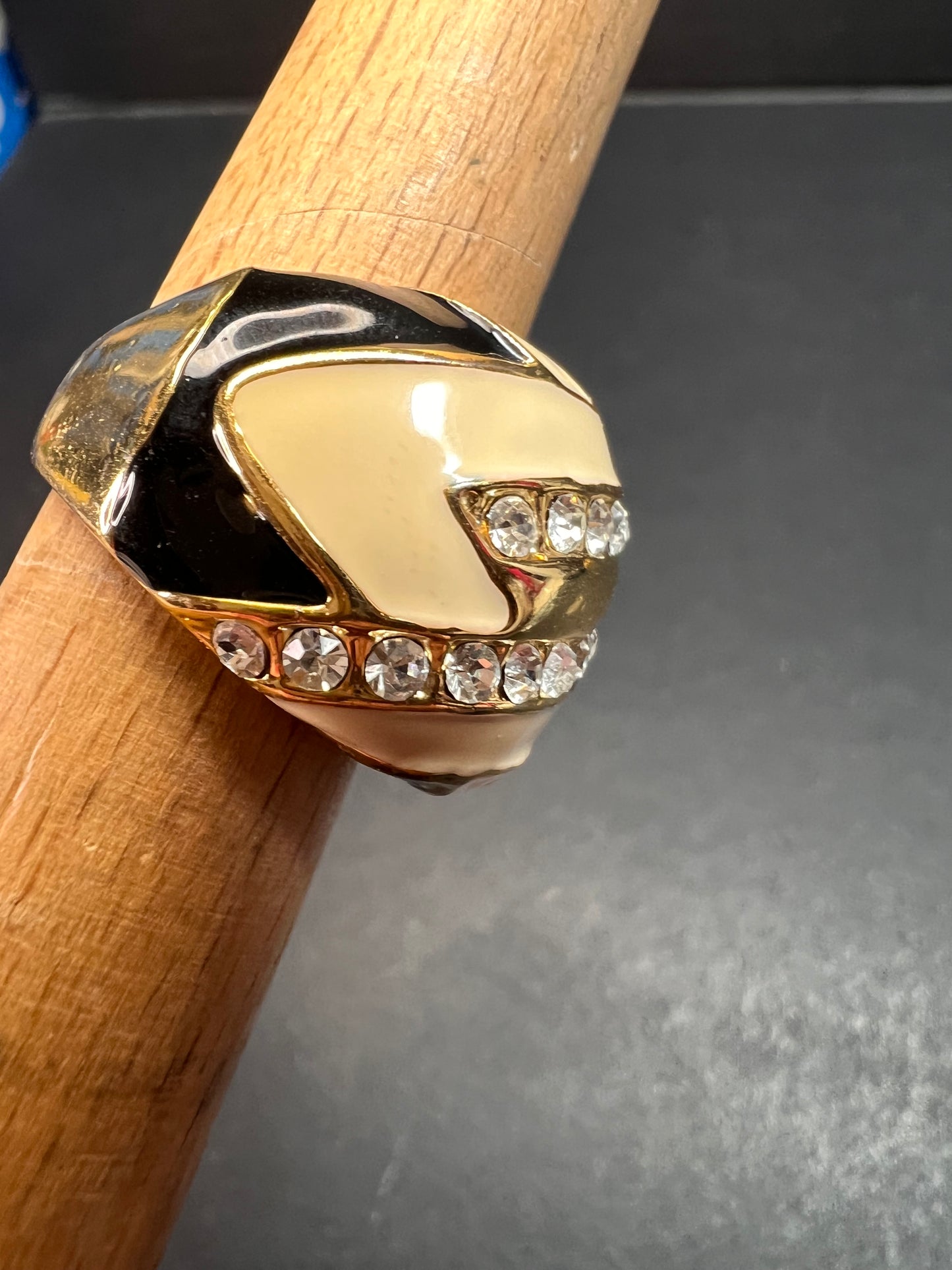 Vintage enameled gold plated costume ring size 6.5