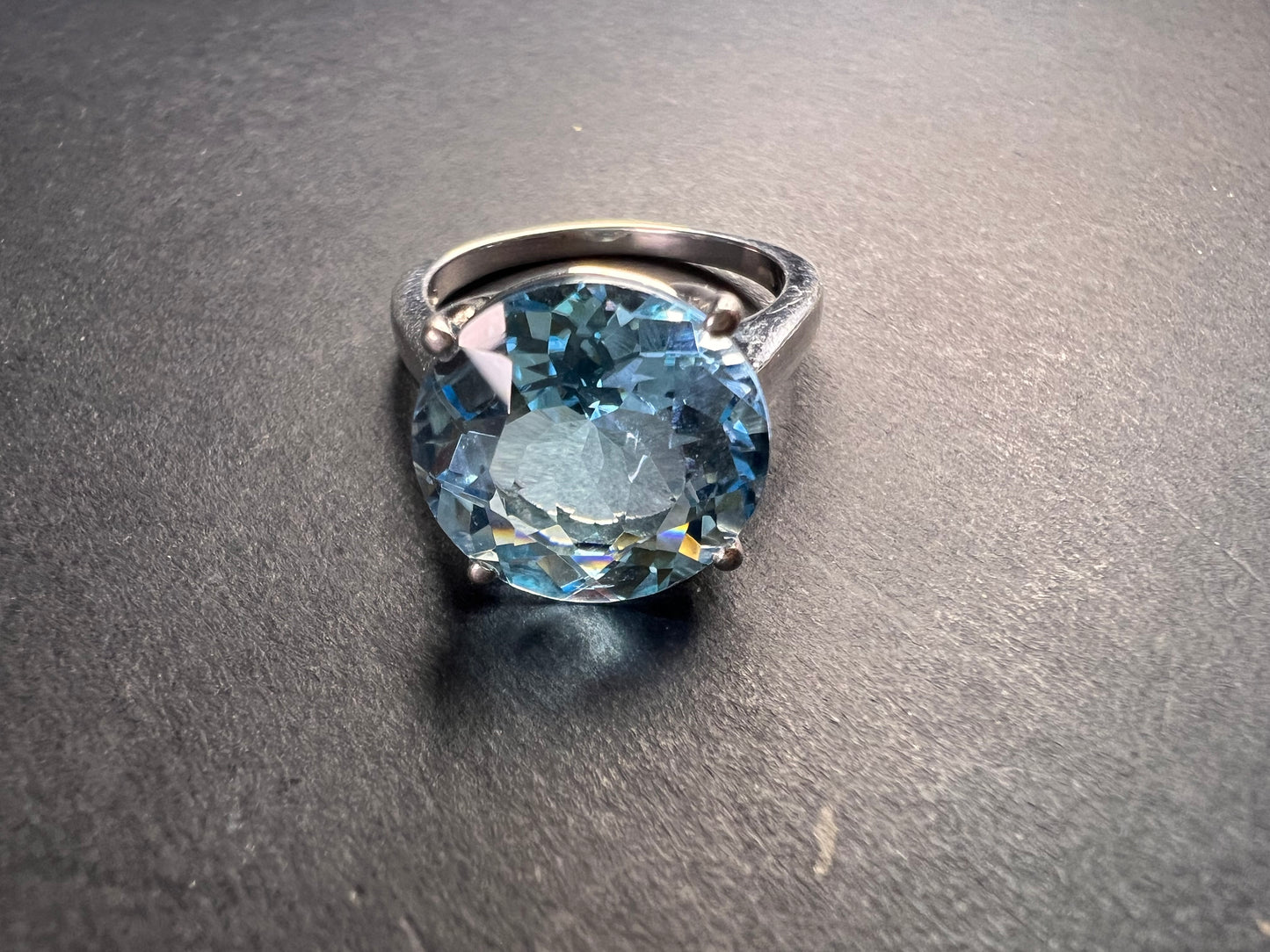 Vintage blue topaz solitaire sterling silver ring size 7