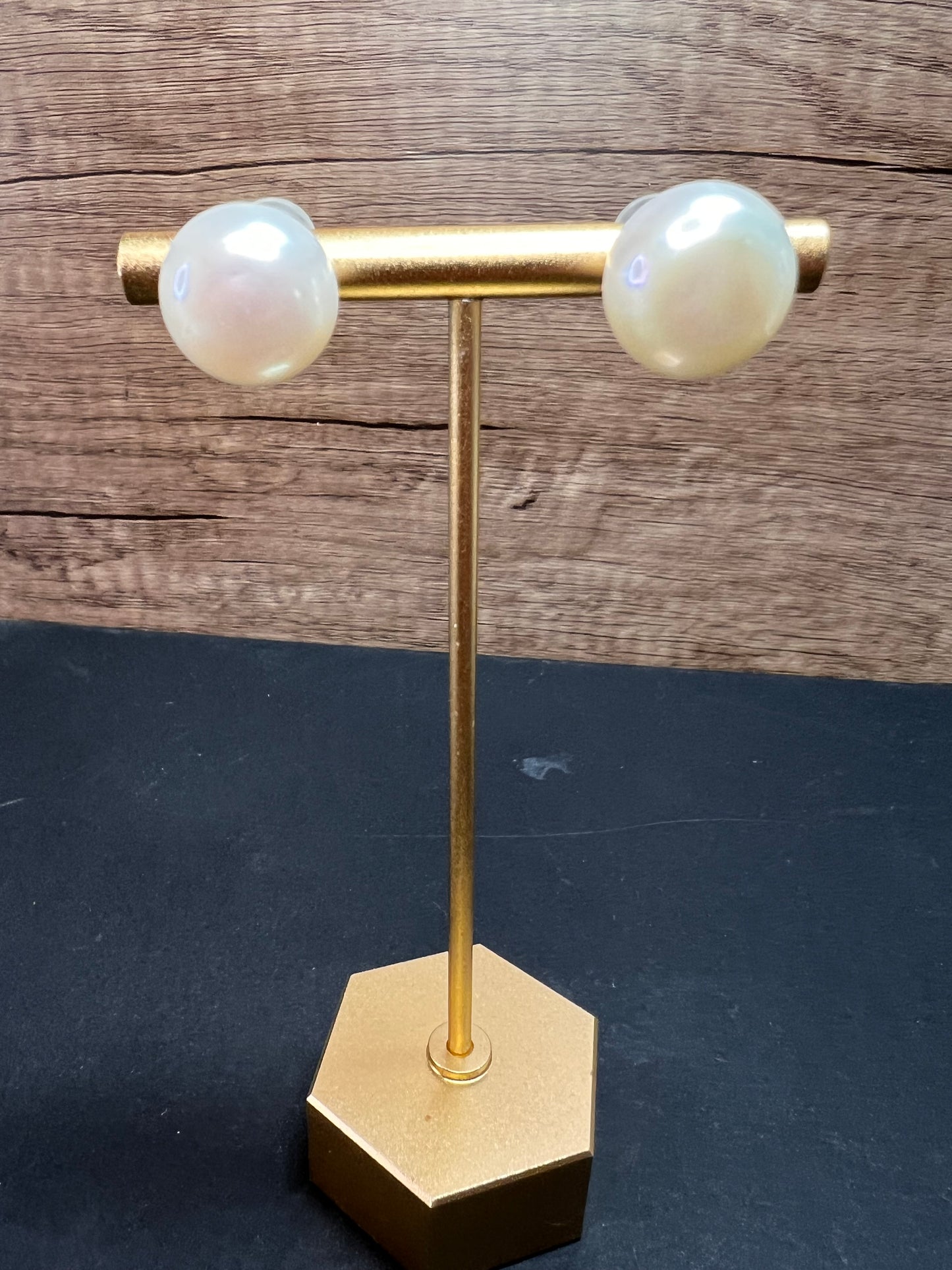 NEW 14k solid gold freshwater pearl stud earrings