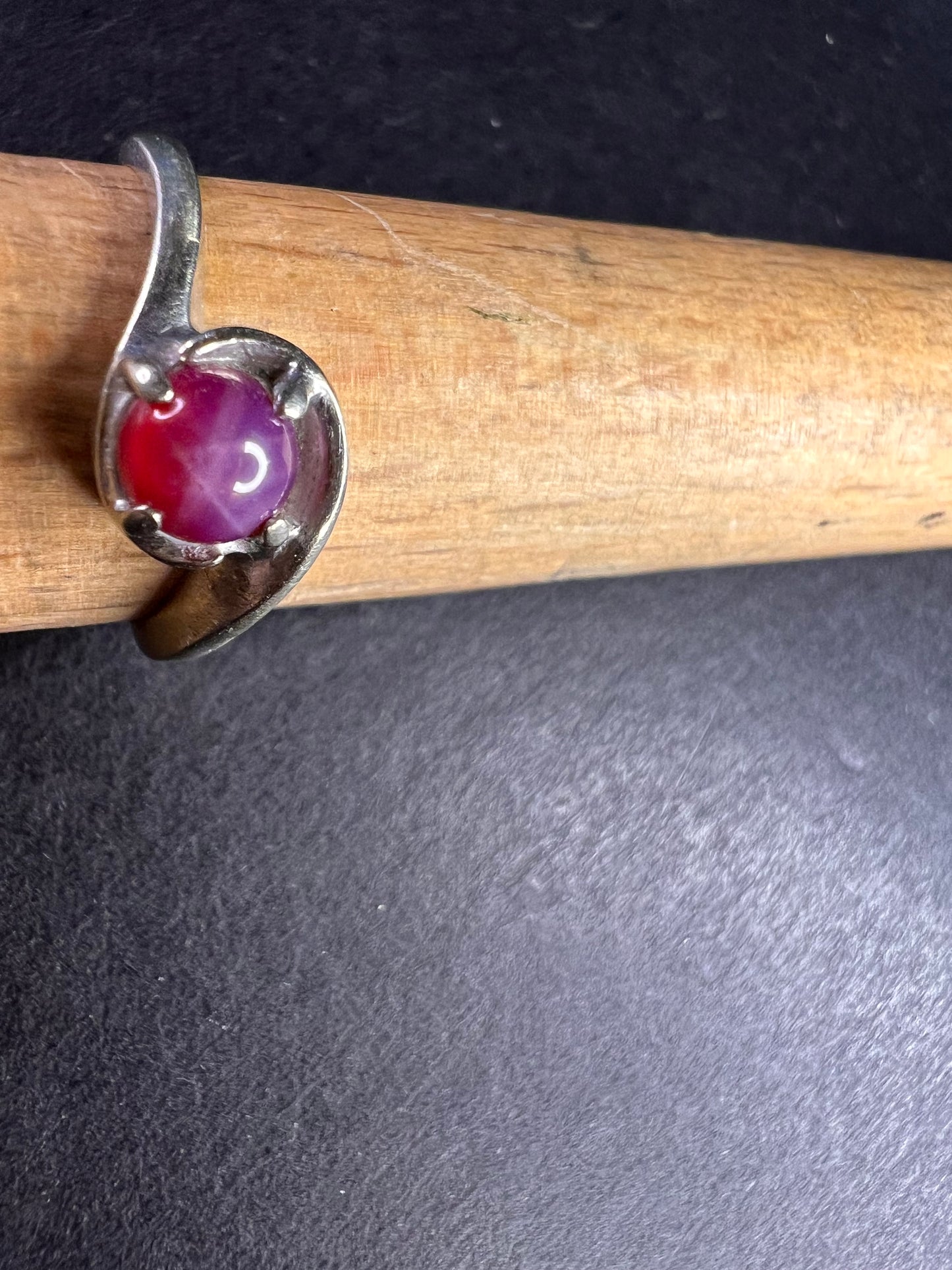 Vintage 14k white gold star ruby ring size 6