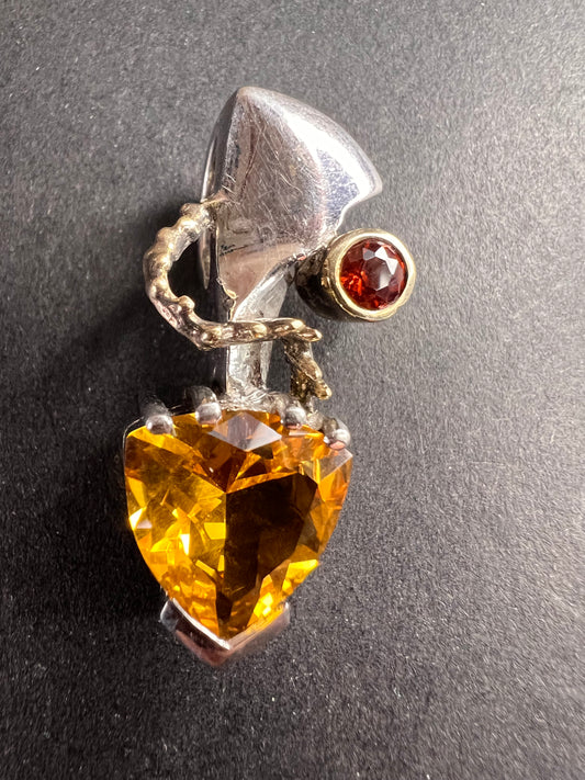 Vintage trillium citrine and garnet two toned 925 pendant