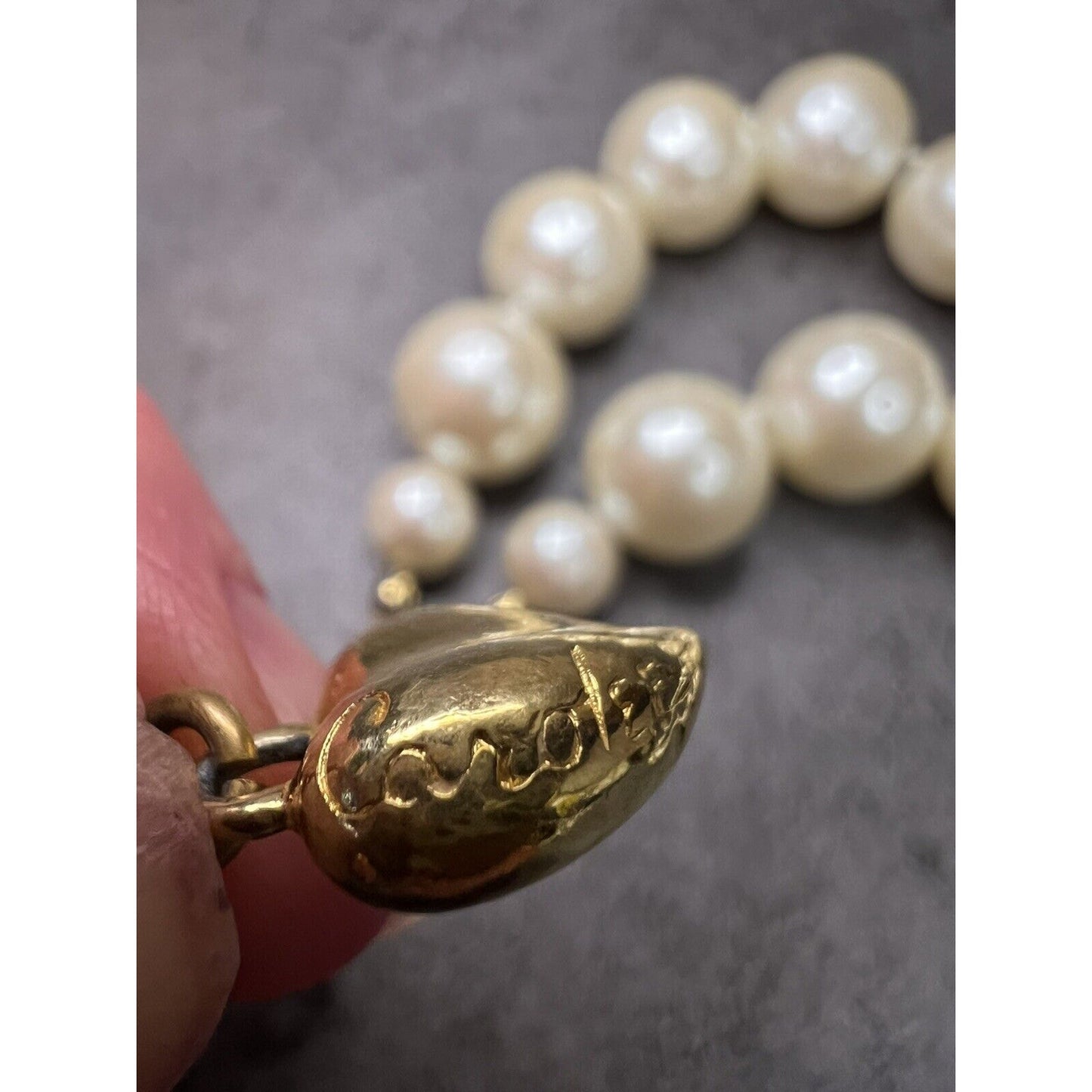 Vntg CAROLEE HAND-KNOTTED FAUX GOLD PEARL NECKLACE Gold Tone CHAIN HEART END