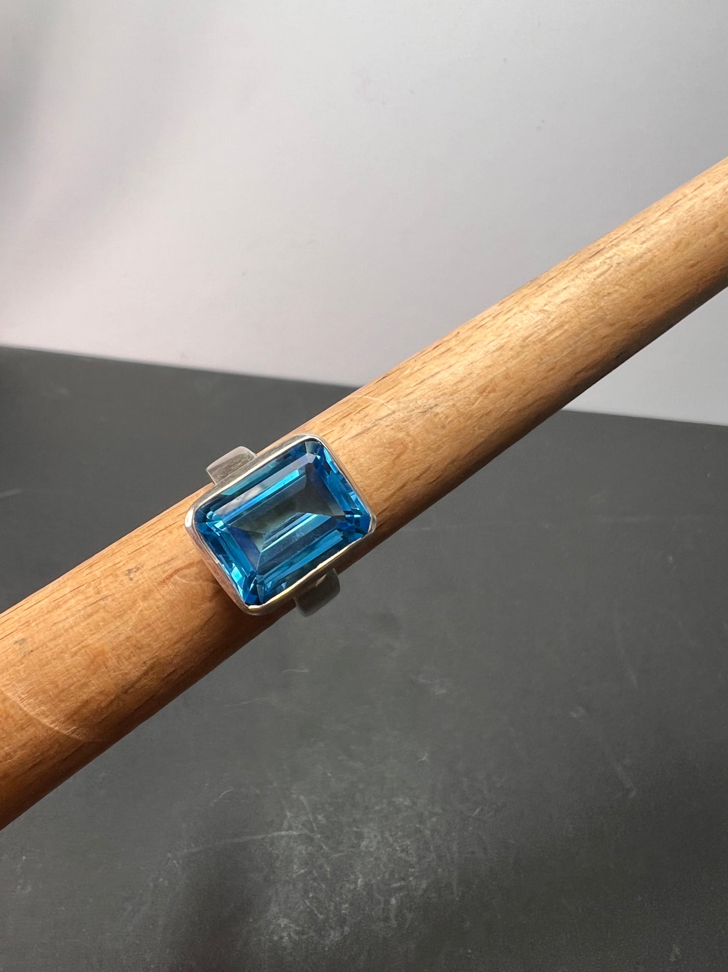 NEW Swiss blue topaz sterling silver ring size 7 / 9.43 grams