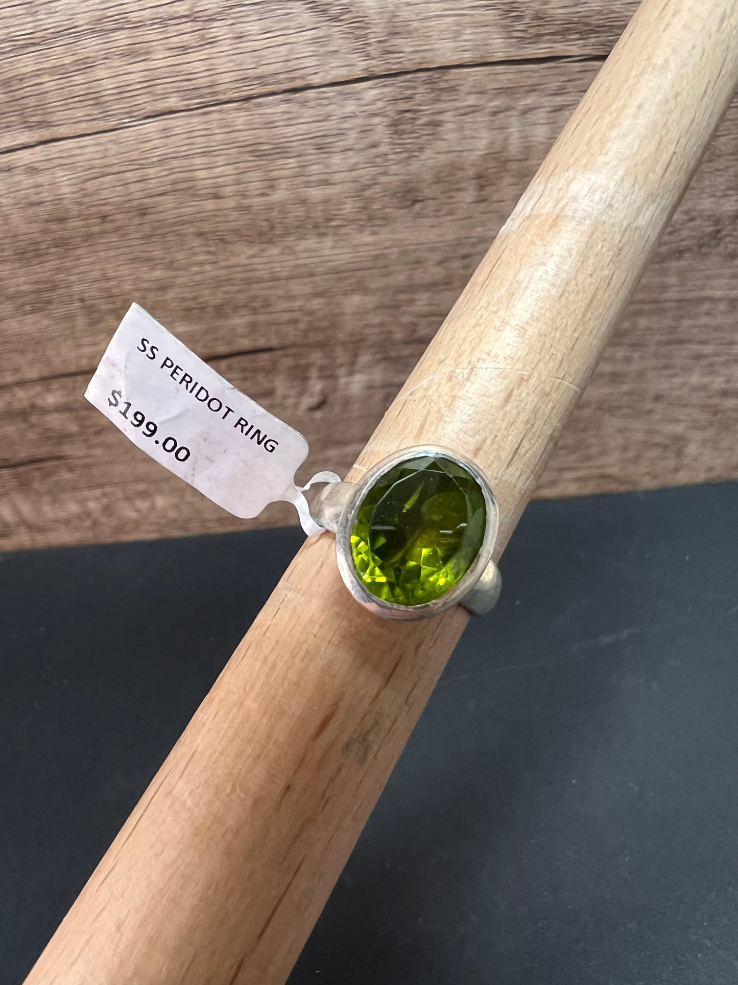 NEW size 7.5 peridot oval cut gemstone sterling silver ring 5.96 grams