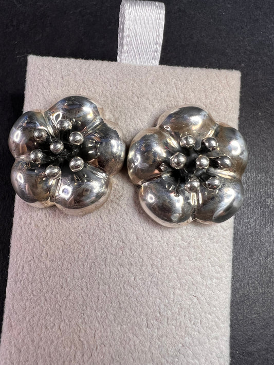 Vintage Taxco sterling silver floral stud earrings