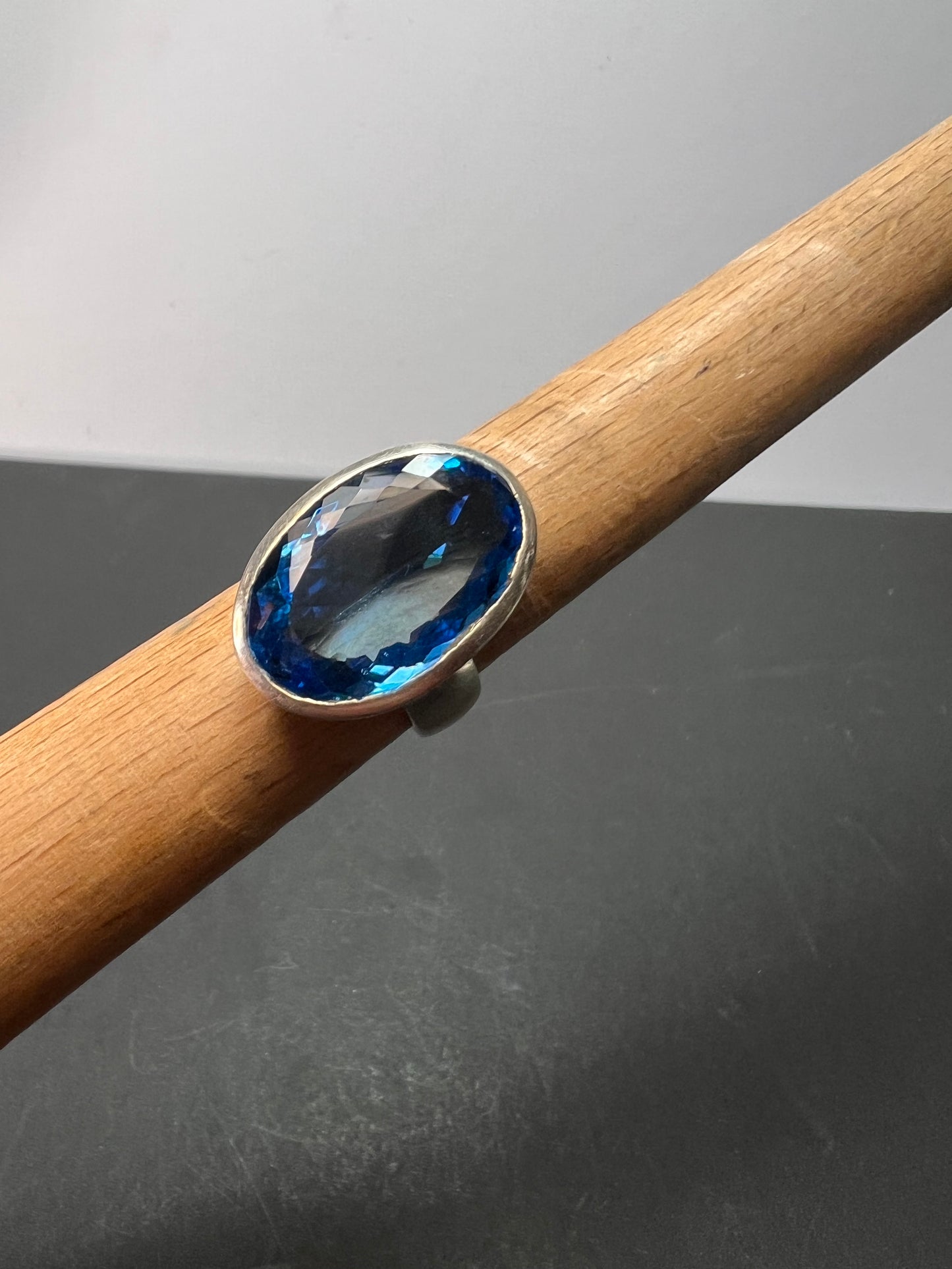 NEW size 8 Swiss blue topaz sterling silver ring size 11.70 grams