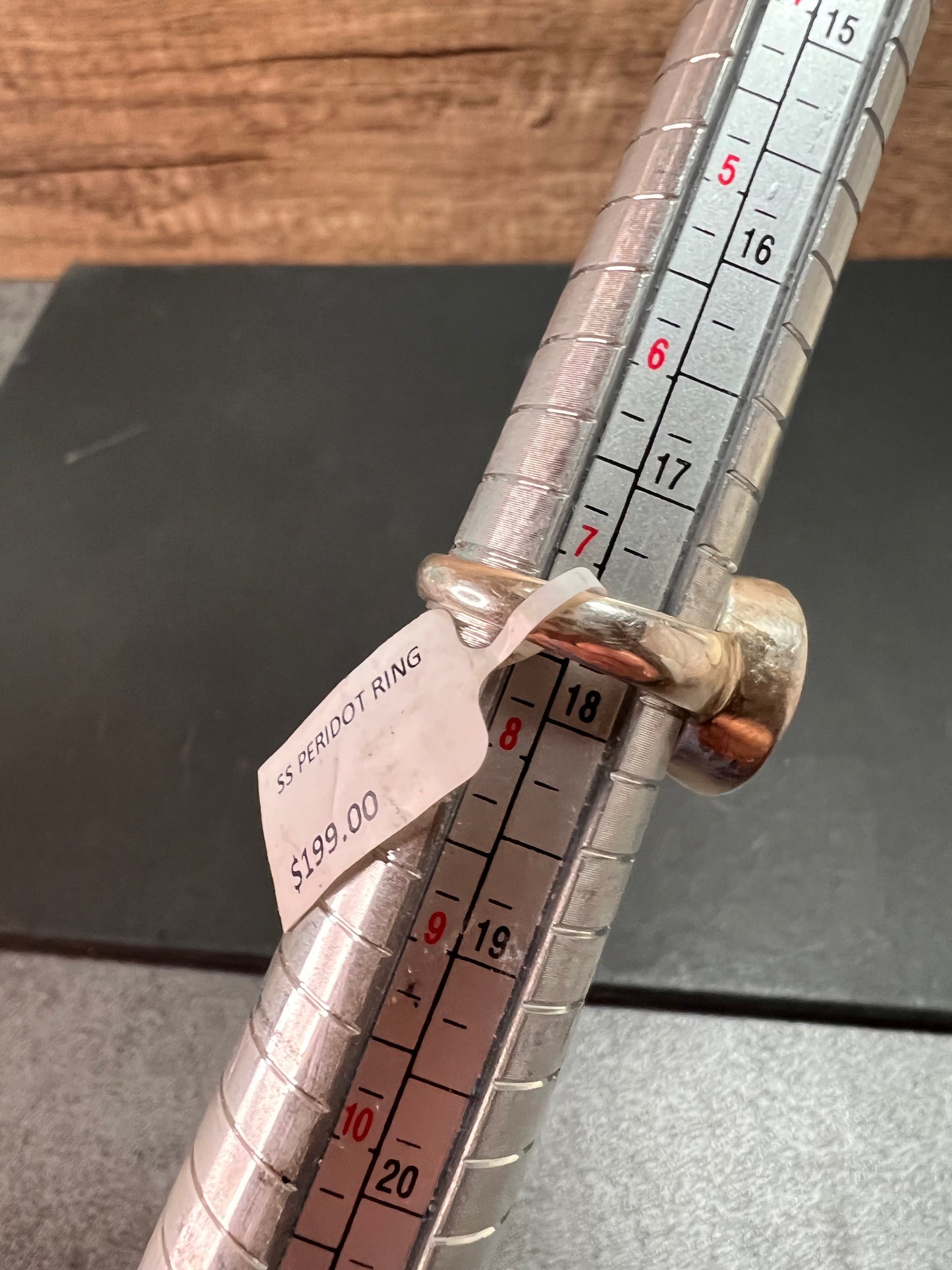 NEW size 7.5 peridot oval cut gemstone sterling silver ring 5.96 grams