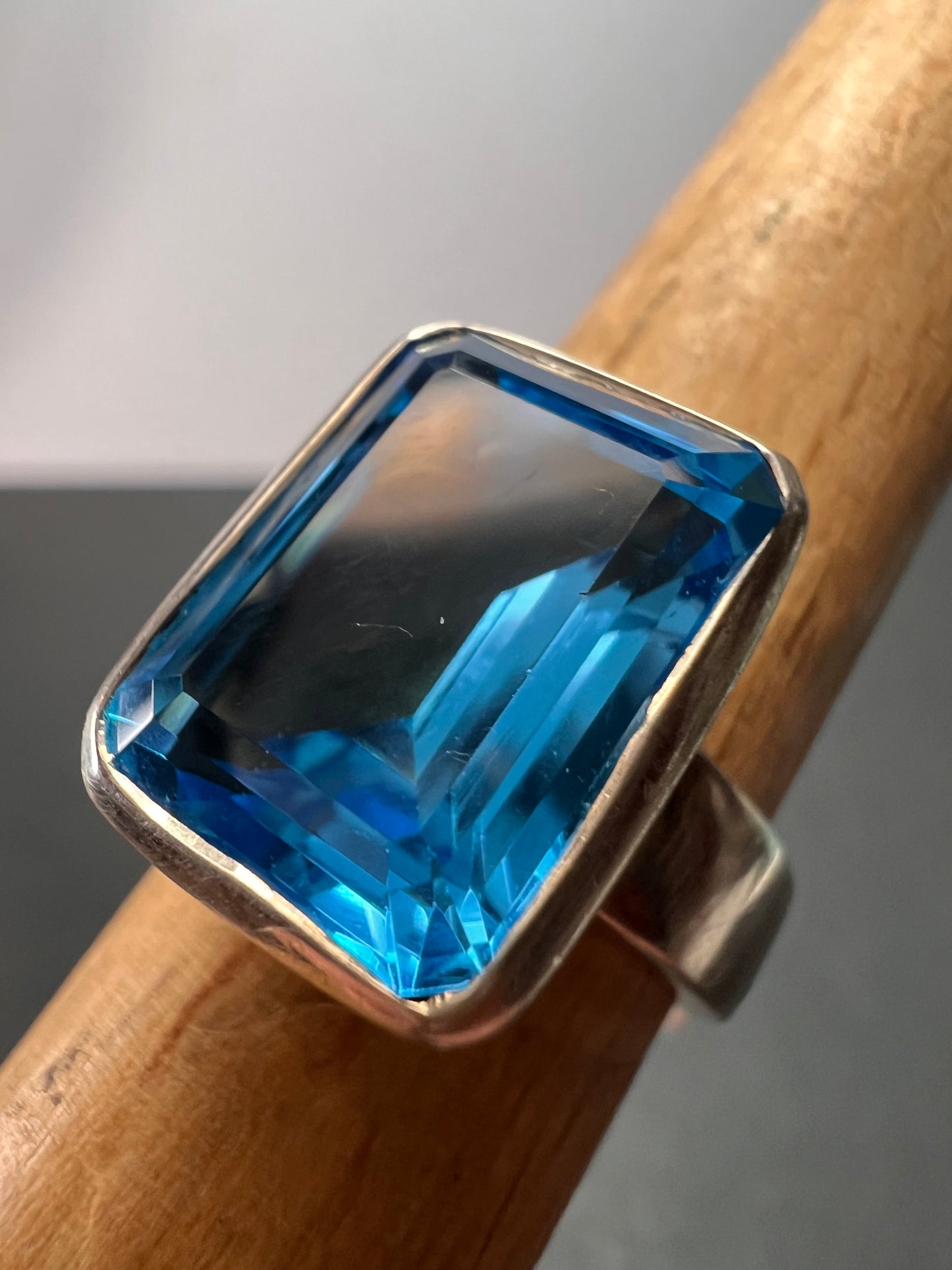 NEW Swiss blue topaz sterling silver ring size 7 / 9.43 grams