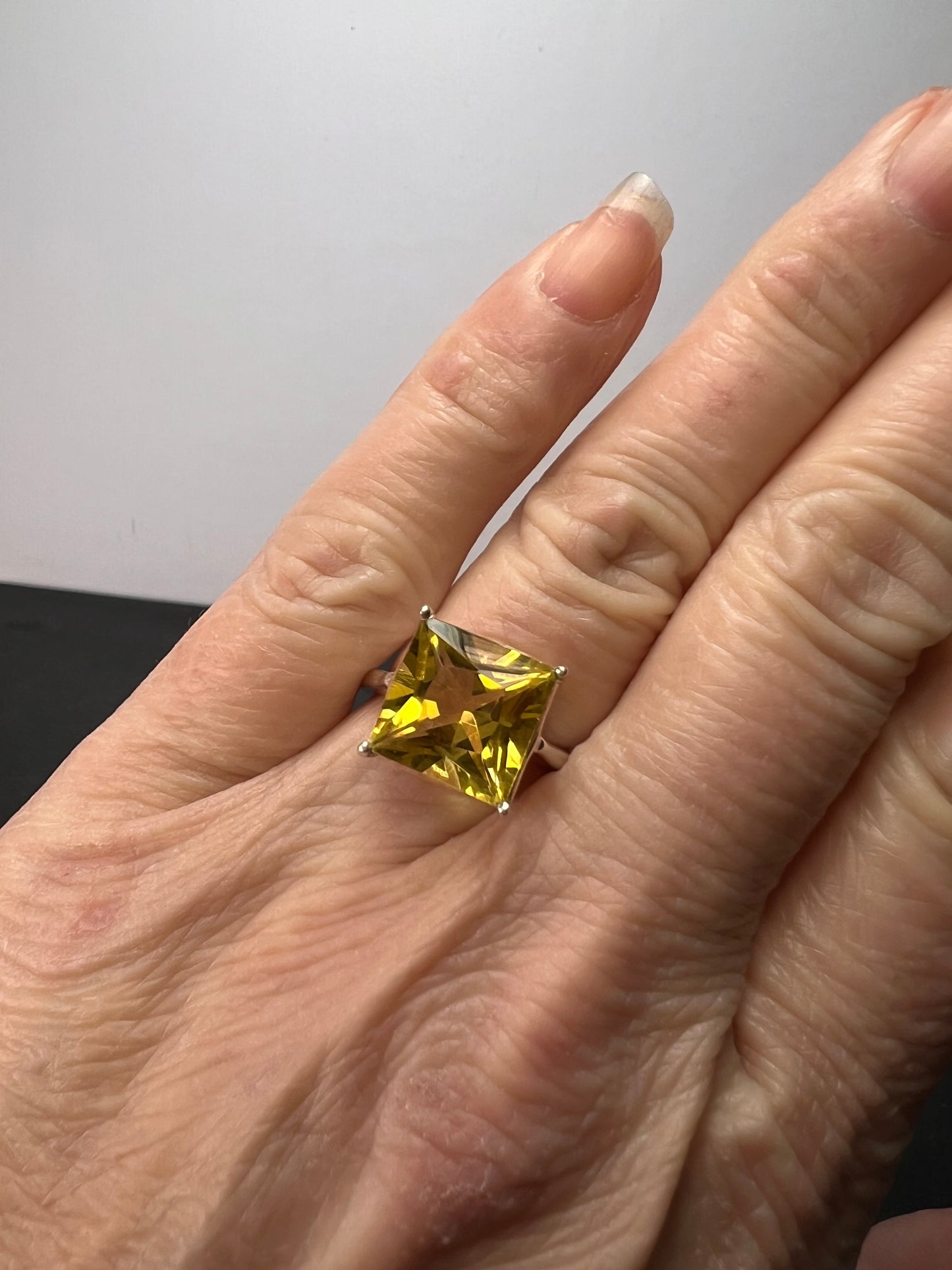 New with tag size 7 sterling silver lemon quartz ring 5.10 grams