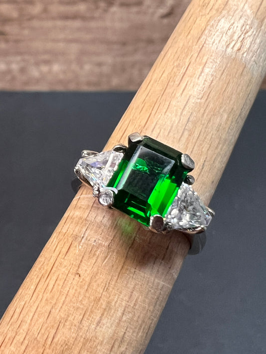 Vintage Helen Andrews synthetic emerald and CZ sterling silver ring size 7