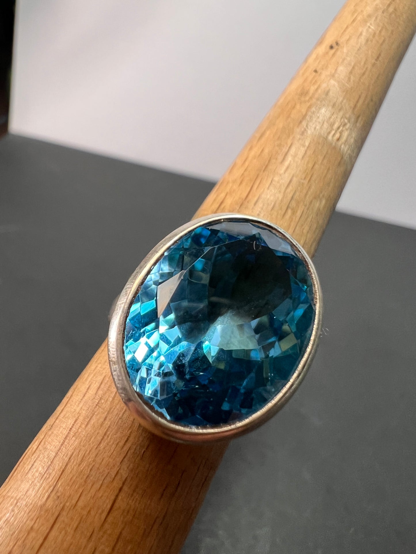 NEW Blue topaz sterling silver ring size 7.5 / 12.43 grams