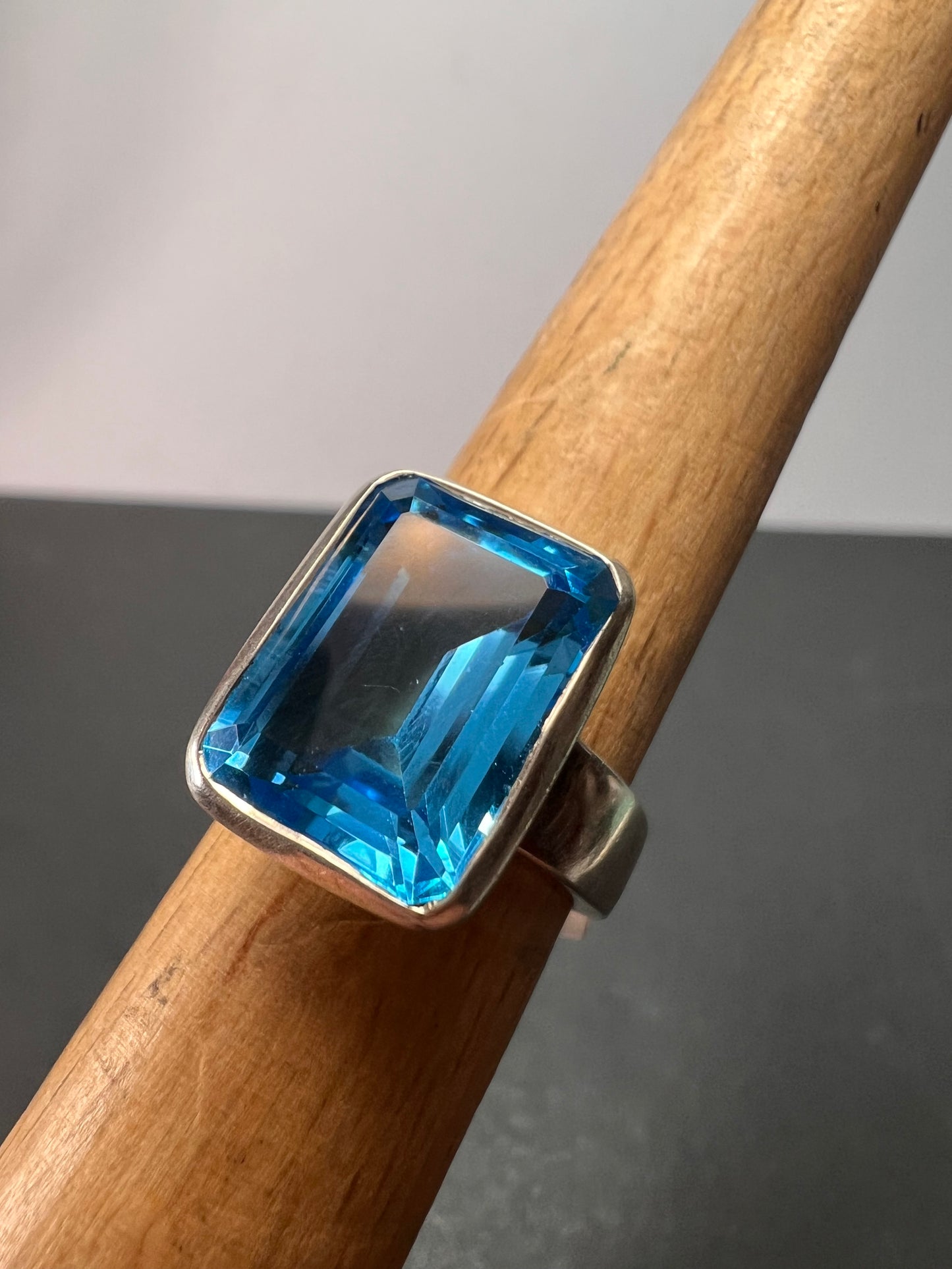 NEW Swiss blue topaz sterling silver ring size 7 / 9.43 grams