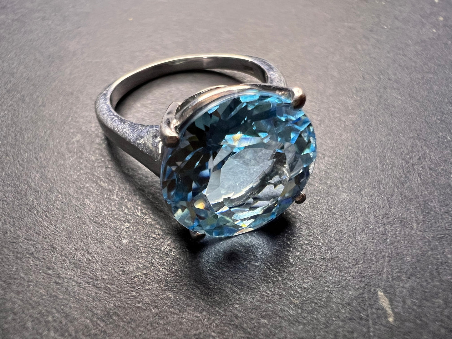 Vintage blue topaz solitaire sterling silver ring size 7