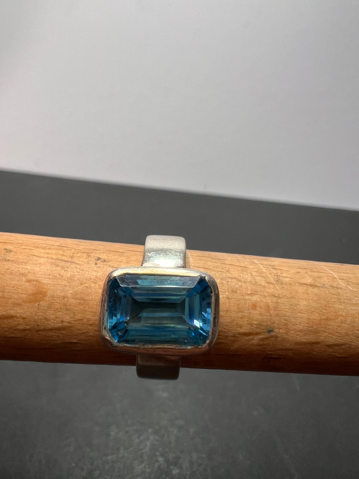NEW Swiss blue topaz sterling silver ring size 7 / 6.65 grams