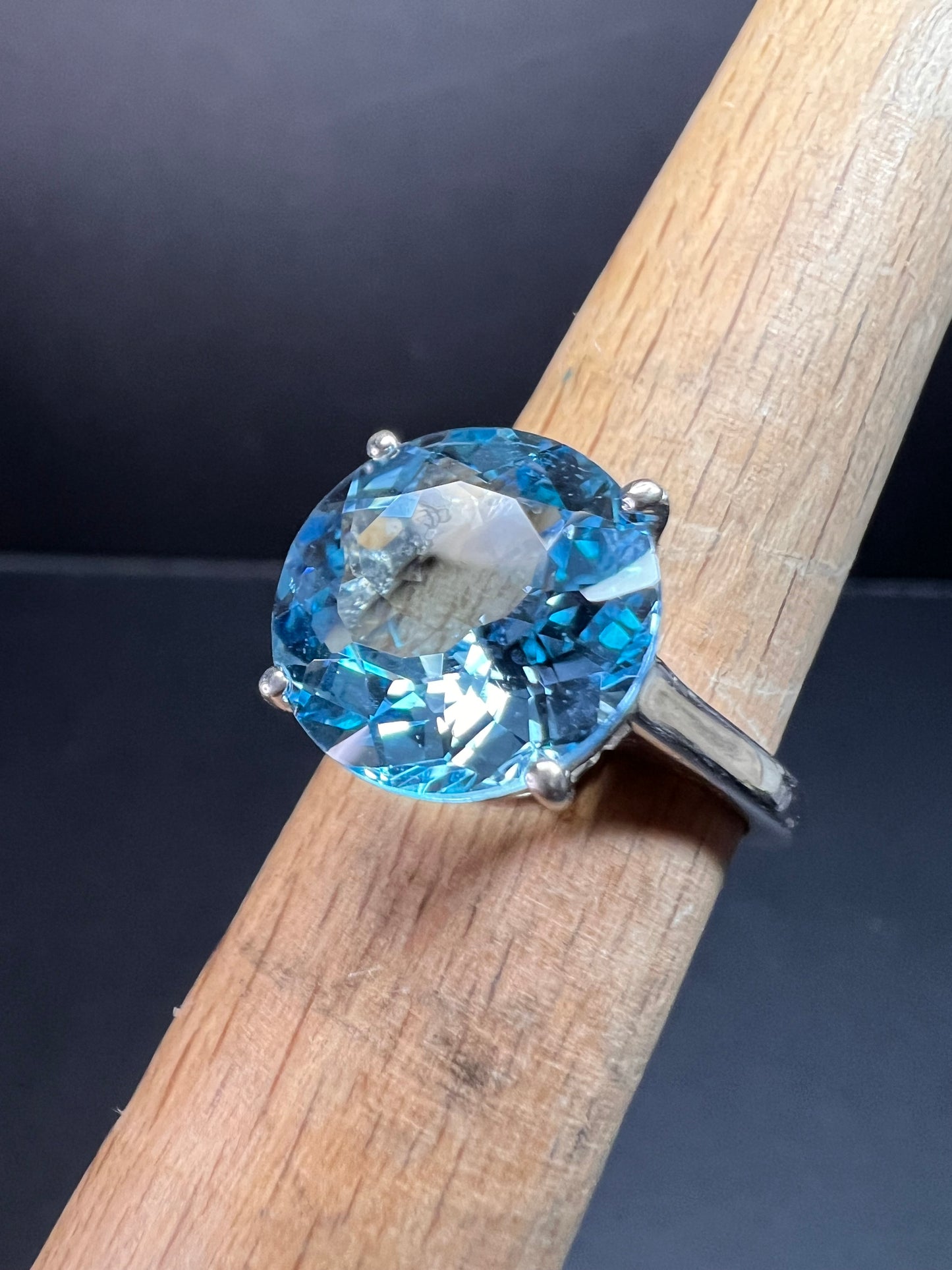 Vintage blue topaz solitaire sterling silver ring size 7