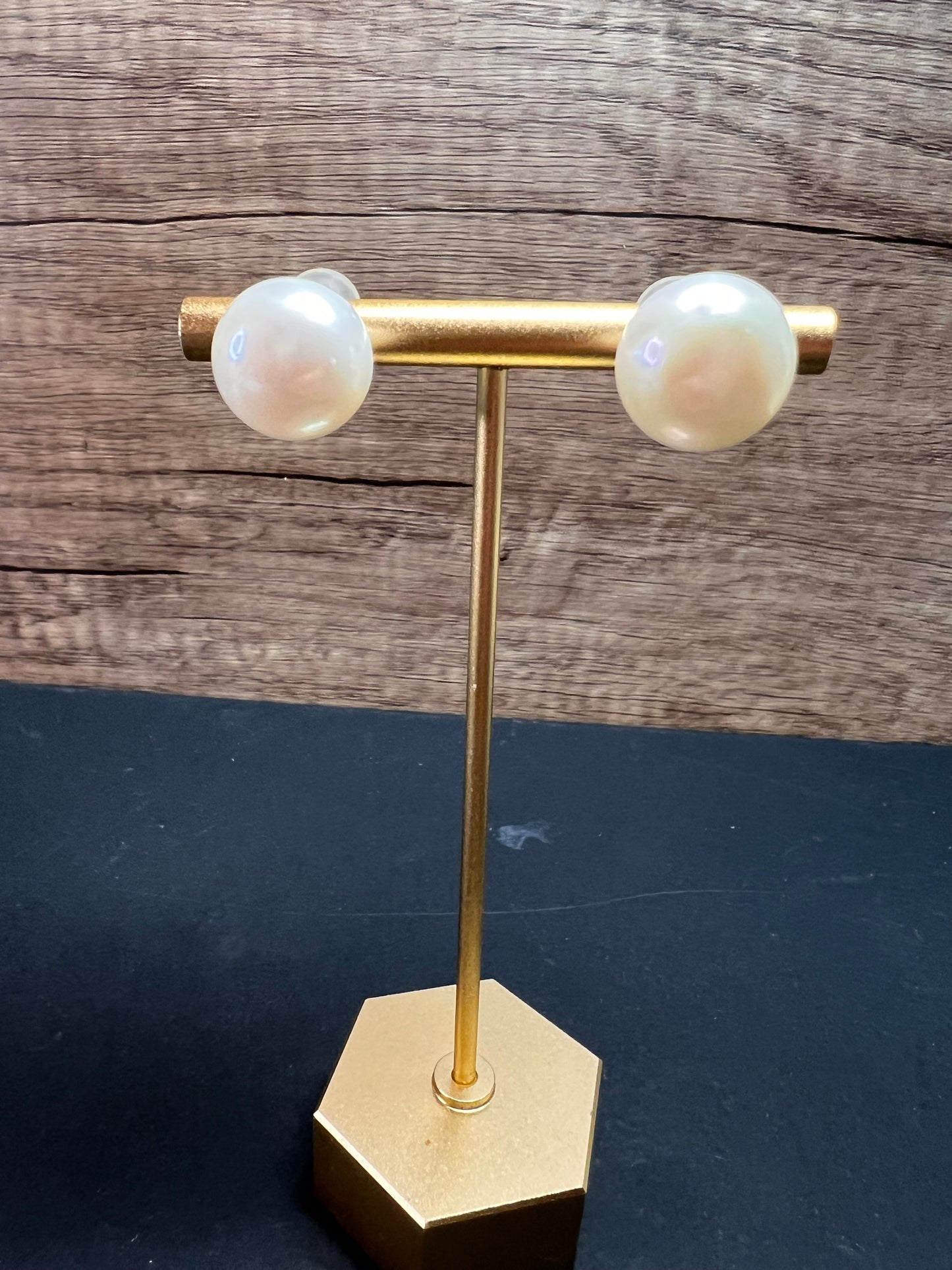 NEW 14k solid gold freshwater pearl stud earrings