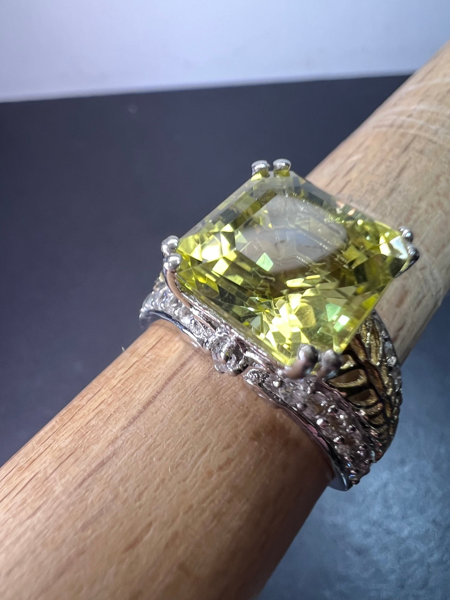 Ouro verde lemon quartz and white topaz sterling silver ring size 9