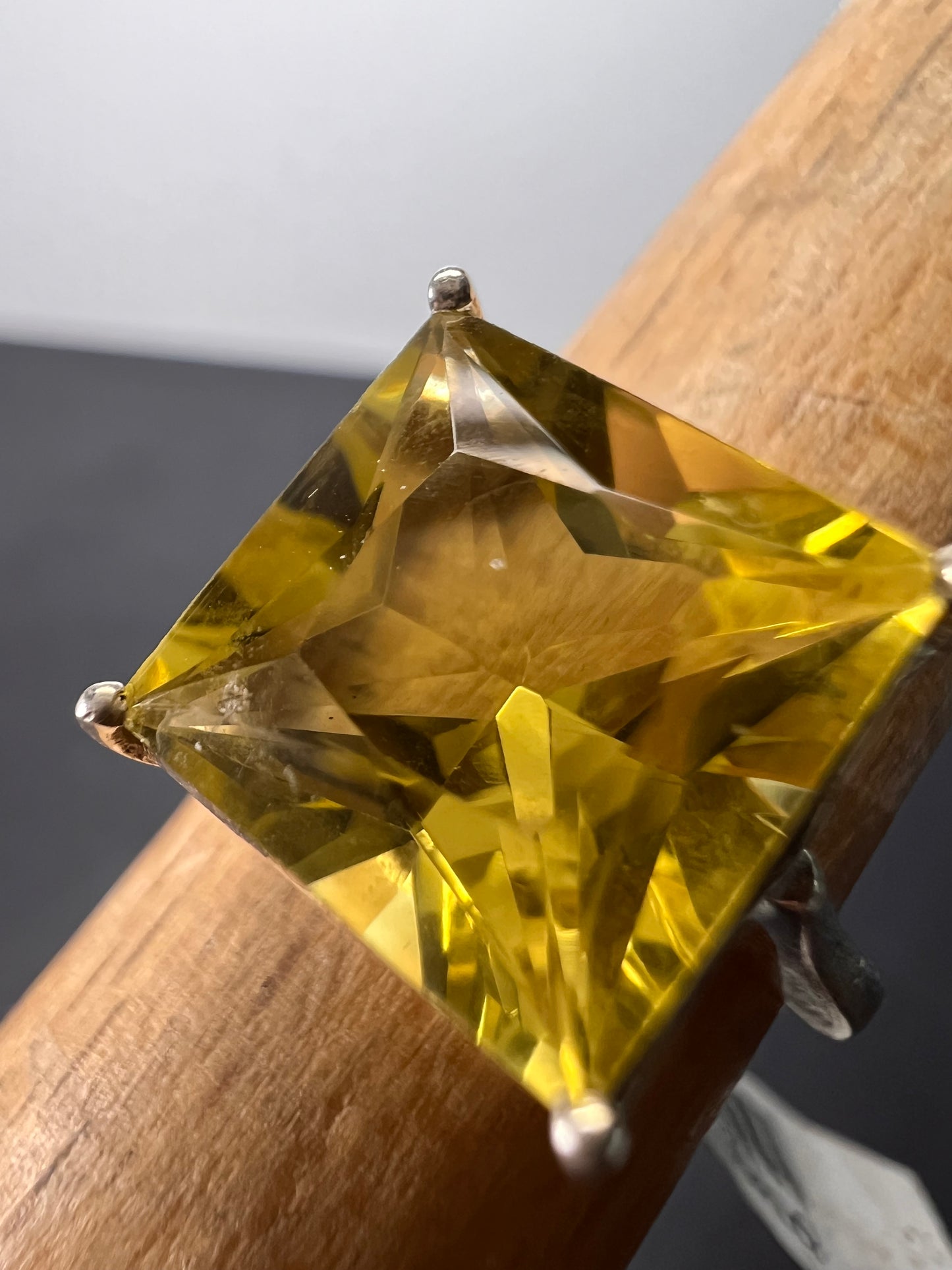 New with tag size 7 sterling silver lemon quartz ring 5.10 grams