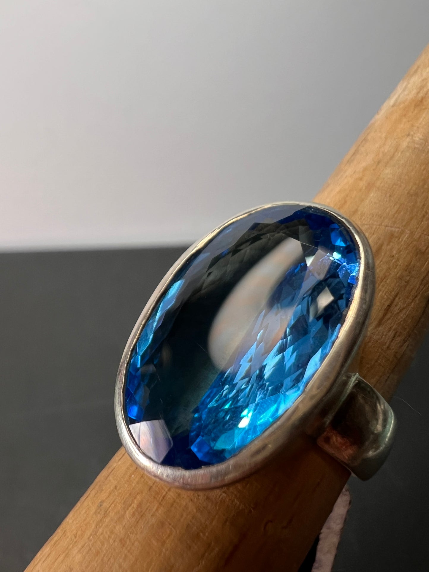 NEW Swiss Blue Topaz sterling silver ring size 7. 11.79 grams