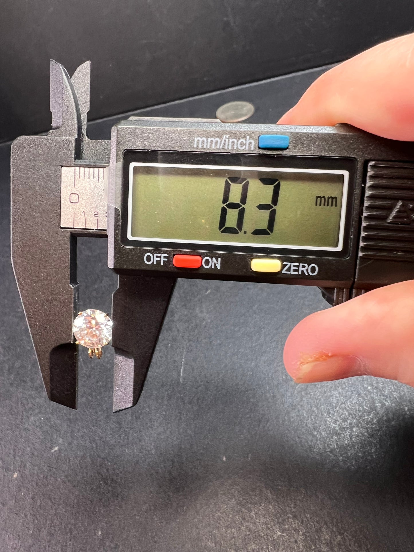 10k gold LUX 8.3mm cubic zirconia pendant