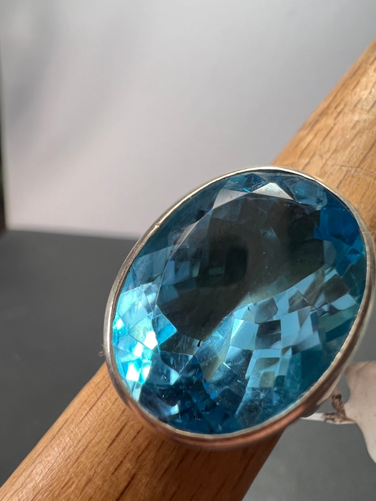 NEW size 8 Blue topaz sterling silver ring size 12.47 grams