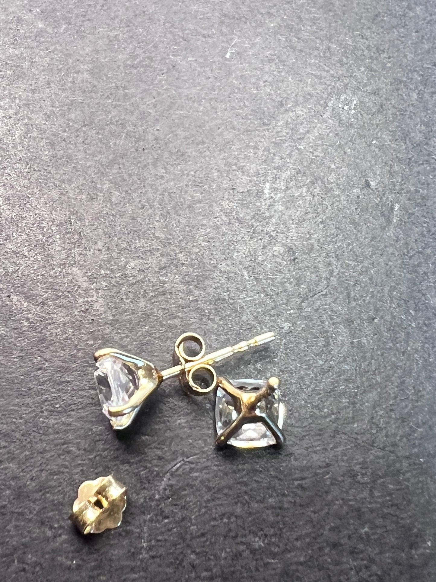 10k yellow gold princess cut cubic zirconia stud earrings