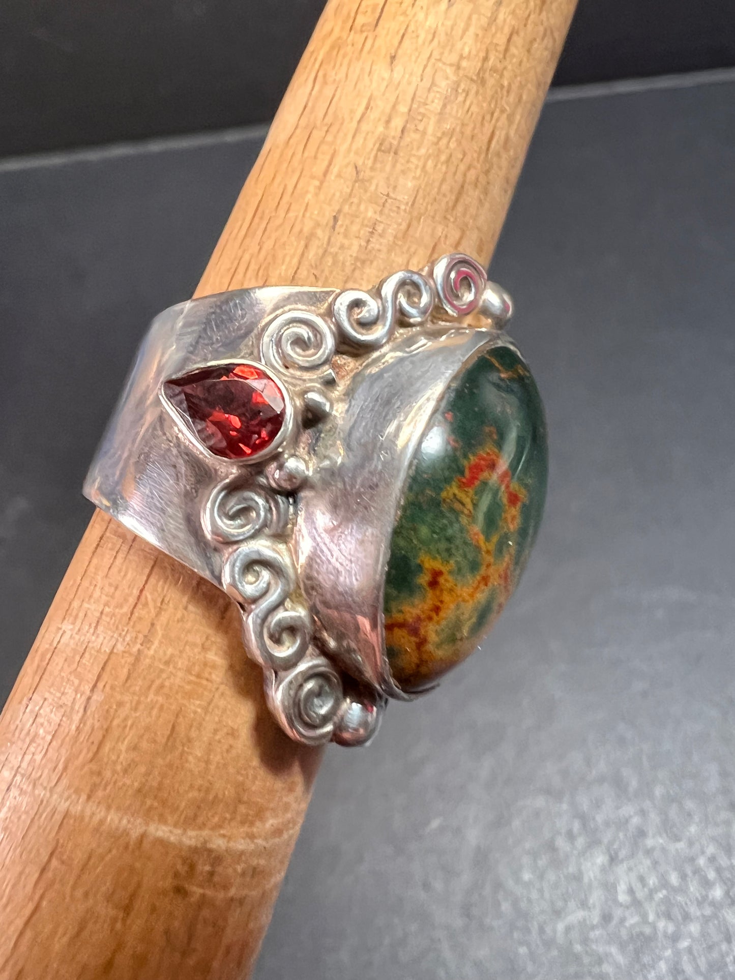 Sajen bloodstone and garnet sterling silver ring size 6