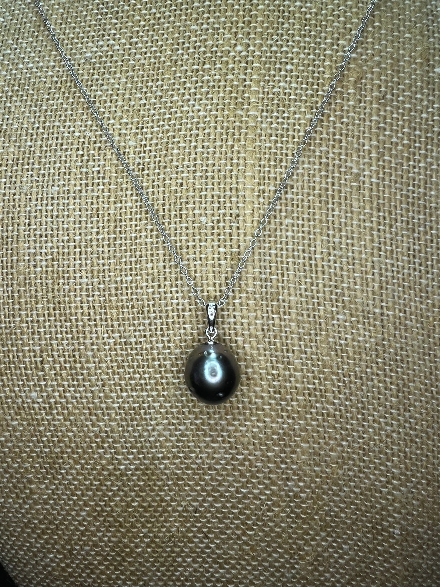 *NEW* Cultured Tahitian Pearl Rhodium Over Sterling Silver Pendant With 18 Inch Chain