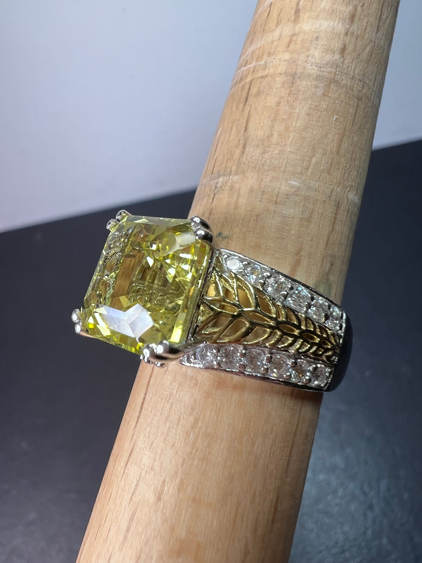 Ouro verde lemon quartz and white topaz sterling silver ring size 9