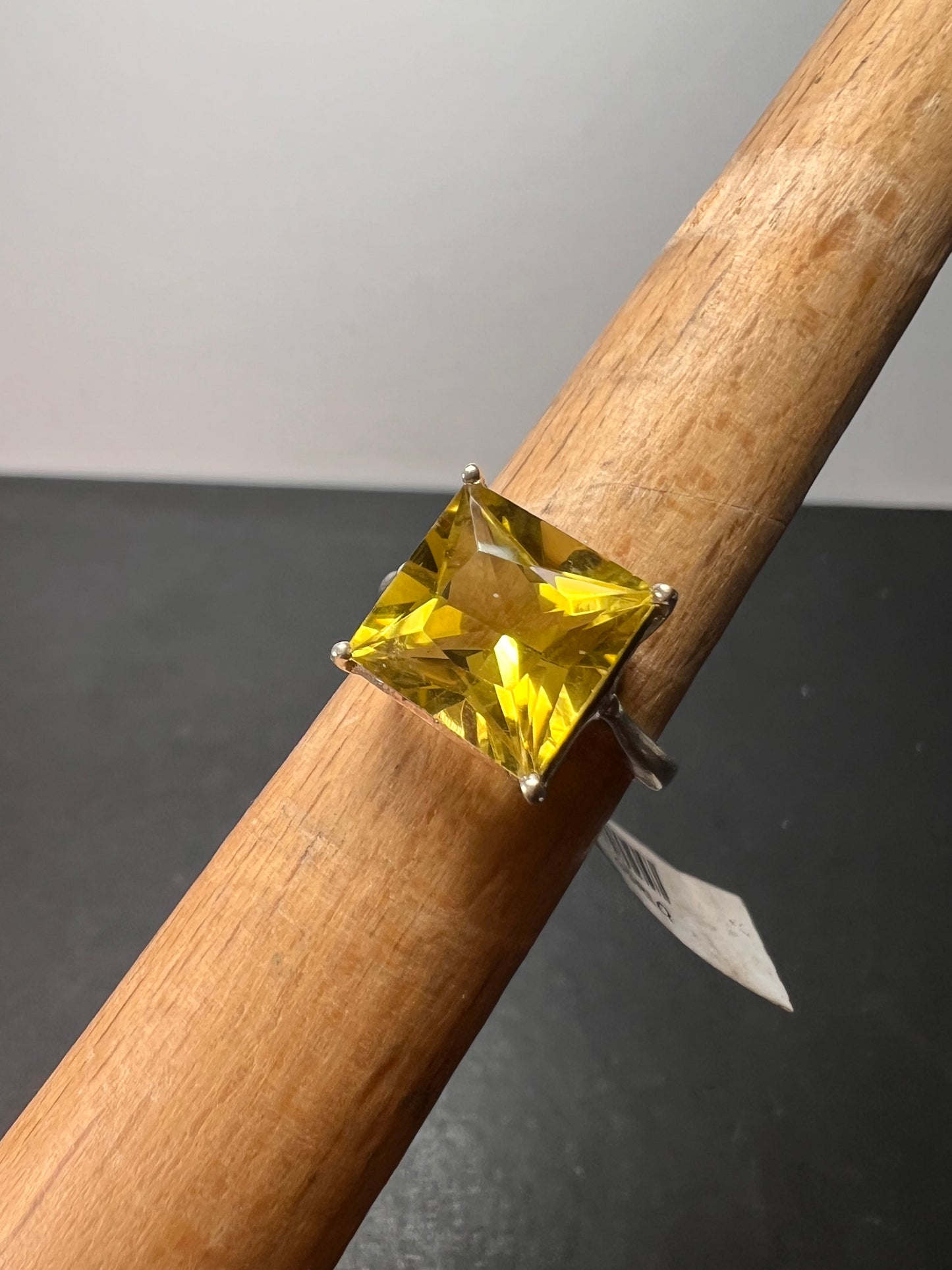 New with tag size 7 sterling silver lemon quartz ring 5.10 grams