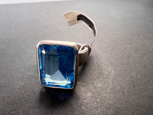NEW Swiss blue topaz sterling silver ring size 7 / 9.43 grams