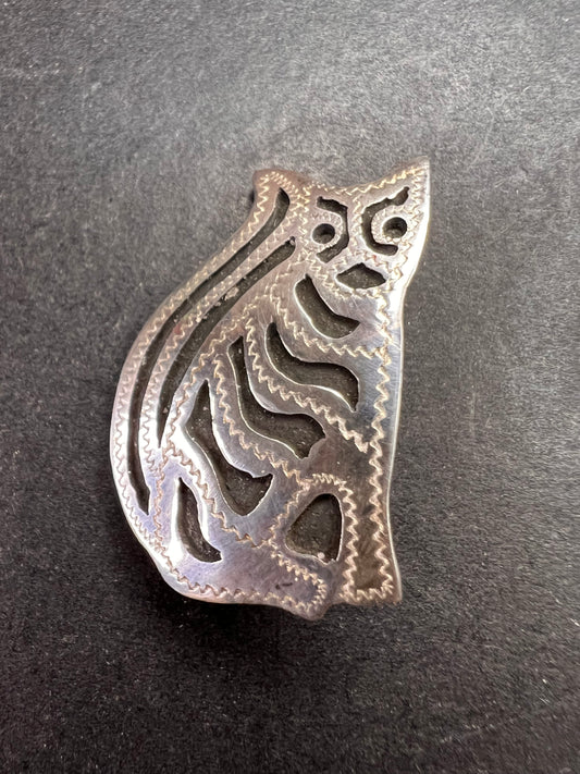 Vintage Sterling silver cat brooch