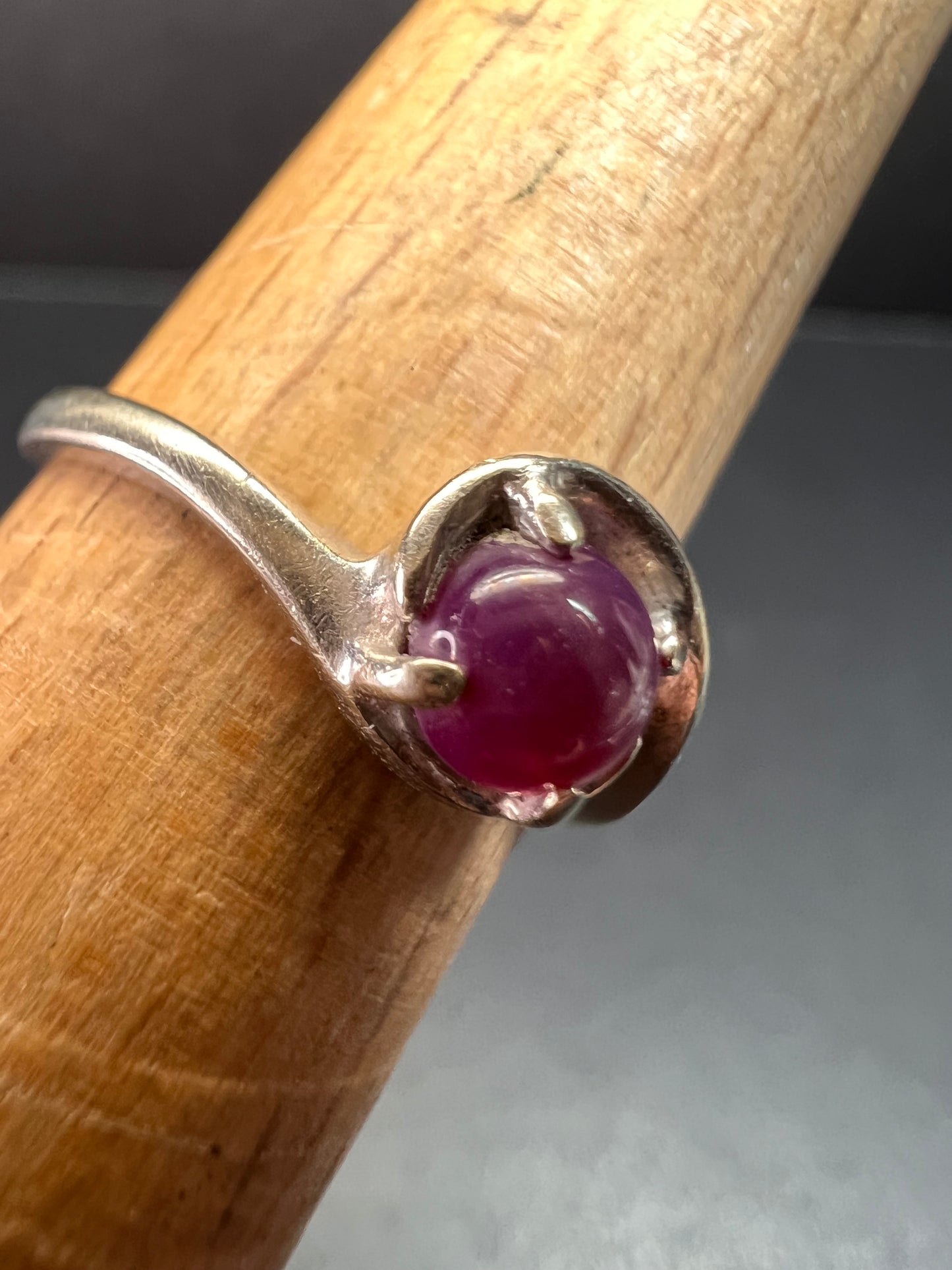Vintage 14k white gold star ruby ring size 6