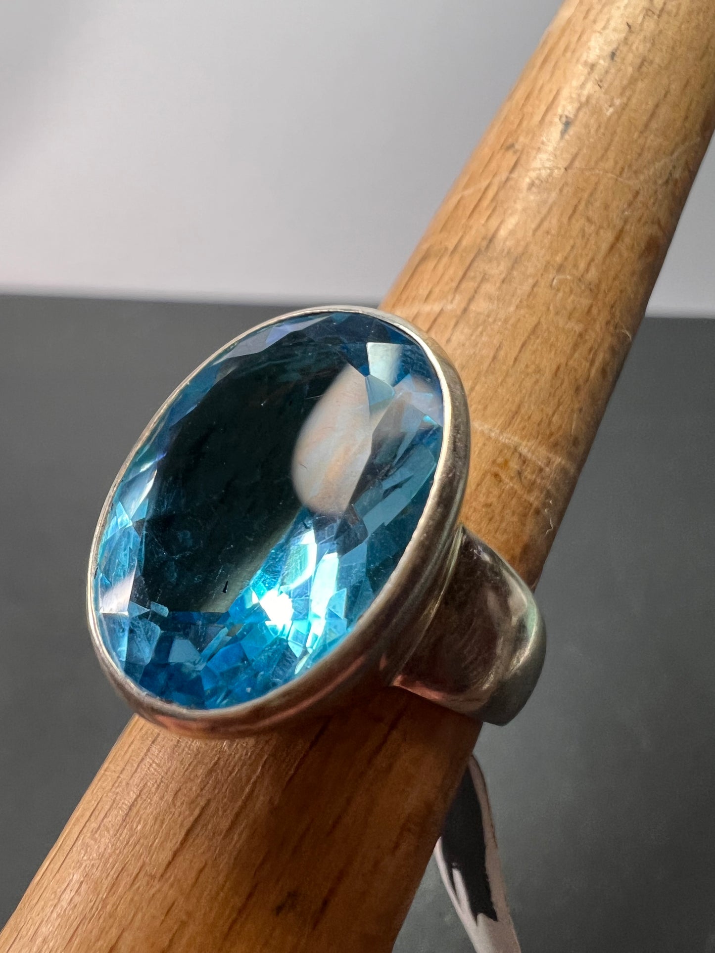 NEW size 8 Blue topaz sterling silver ring size 12.47 grams