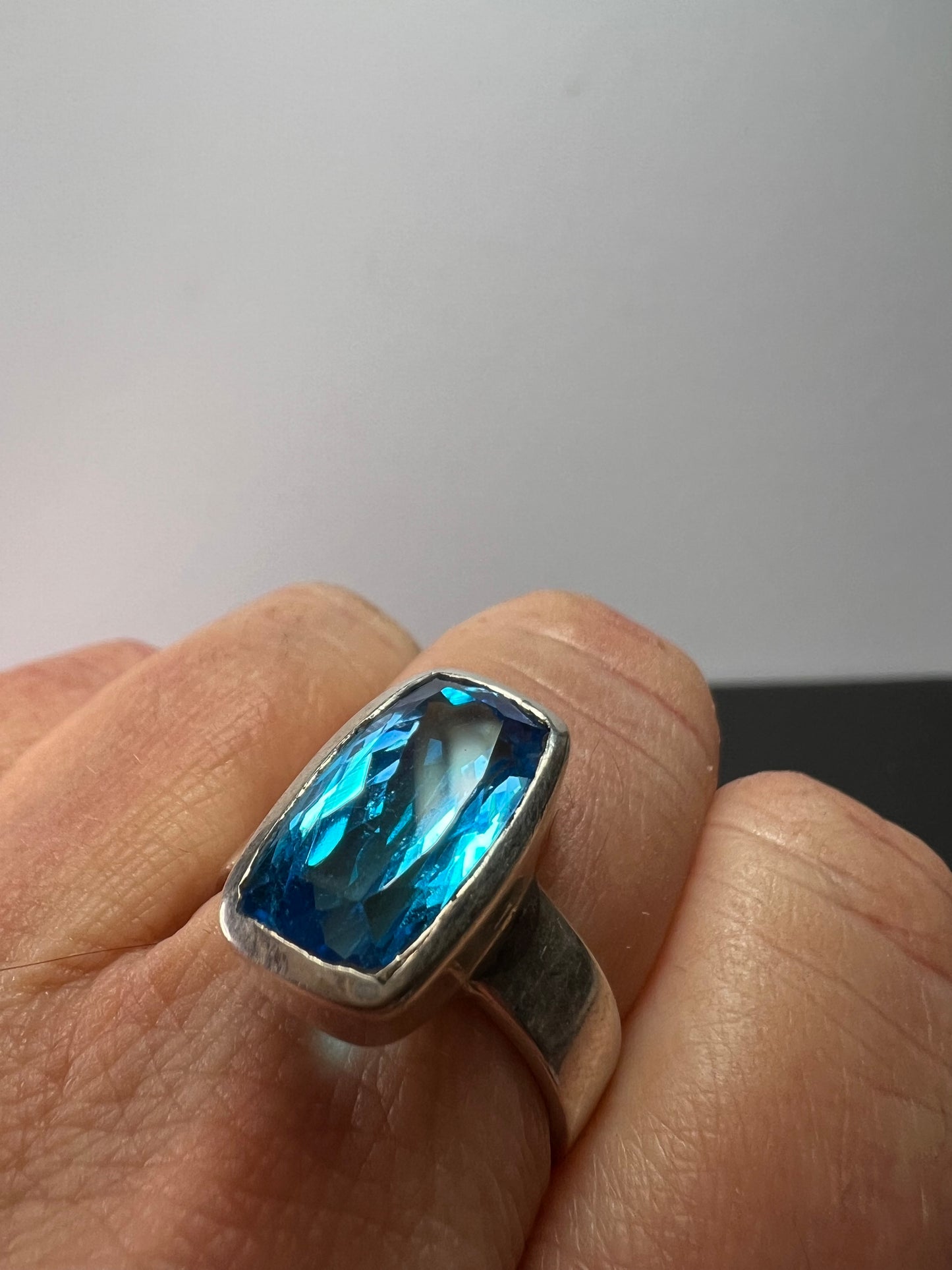 NEW size 8 Swiss blue topaz sterling silver ring size 8.17 grams