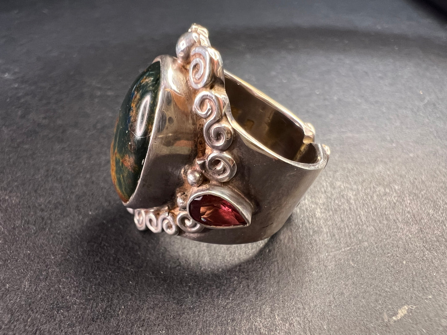 Sajen bloodstone and garnet sterling silver ring size 6