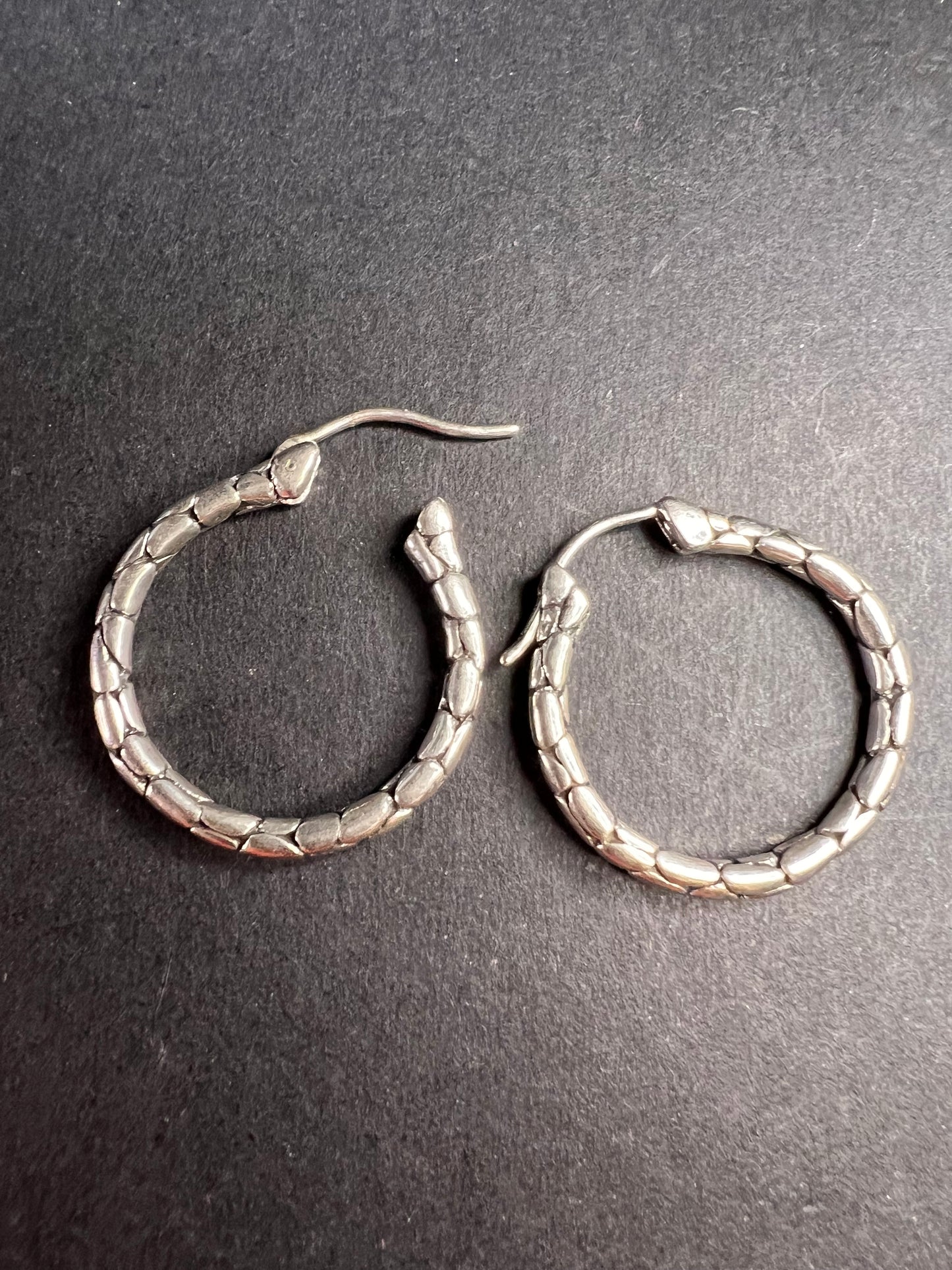SARDA 925 sterling silver textured hoop earrings