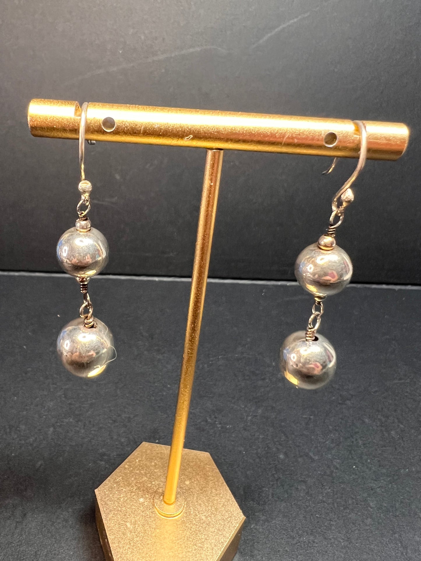 Vintage sterling silver graduated ball dangling earrings