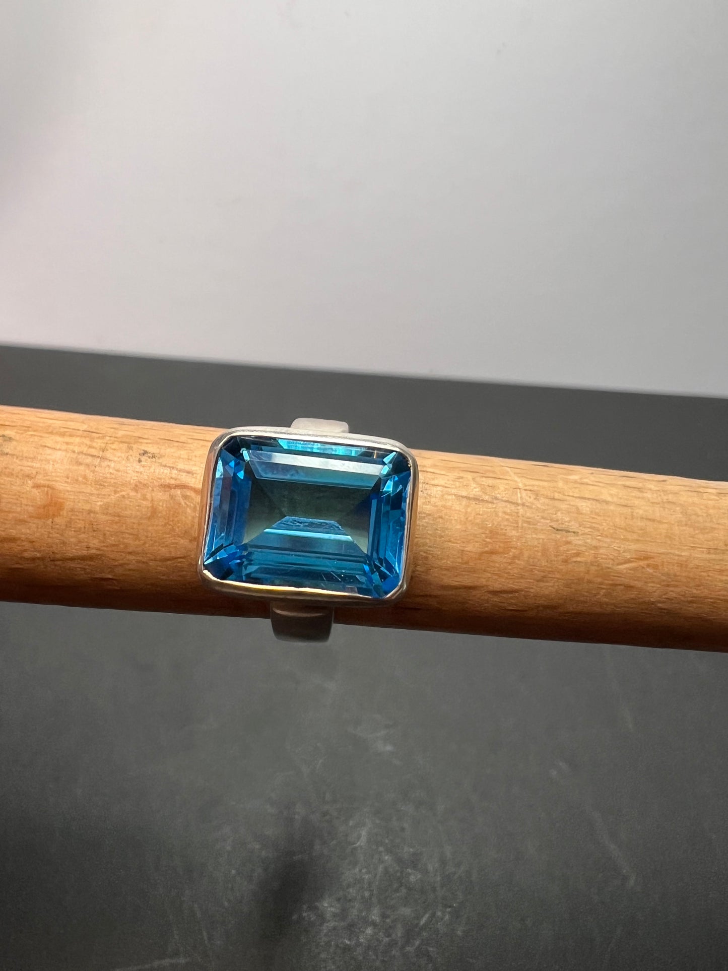 NEW Swiss blue topaz sterling silver ring size 7 / 9.43 grams