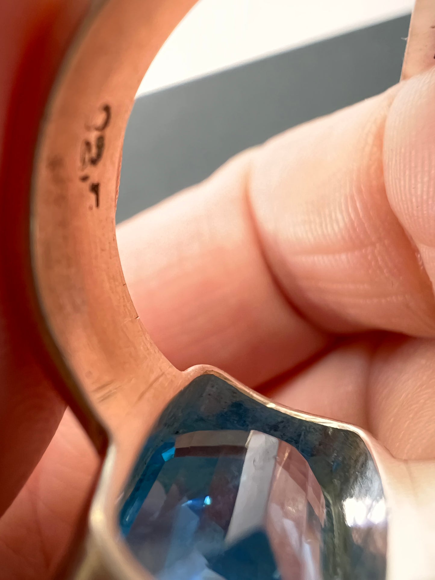 NEW Swiss blue topaz sterling silver ring size 10. 8.25 grams