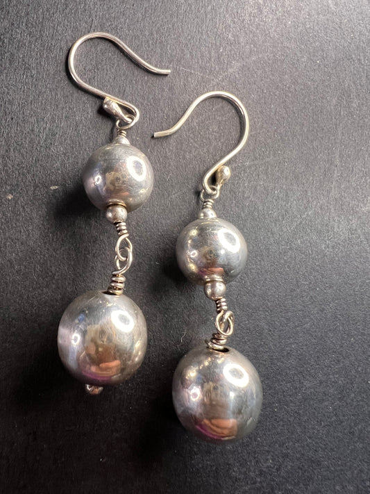 Vintage sterling silver graduated ball dangling earrings