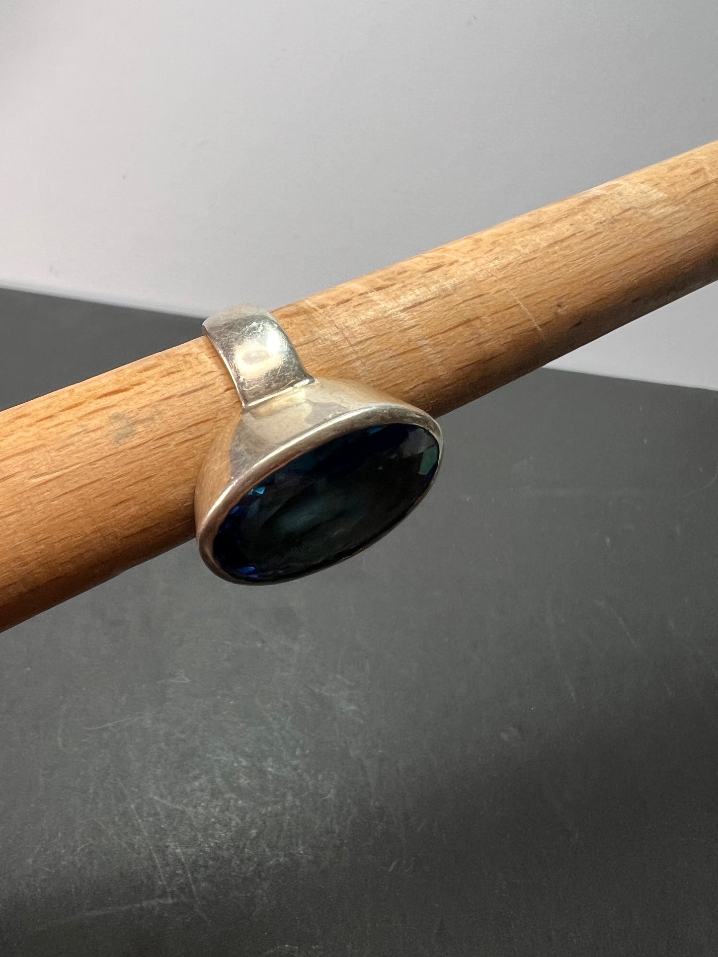 NEW size 8 Swiss blue topaz sterling silver ring size 11.70 grams