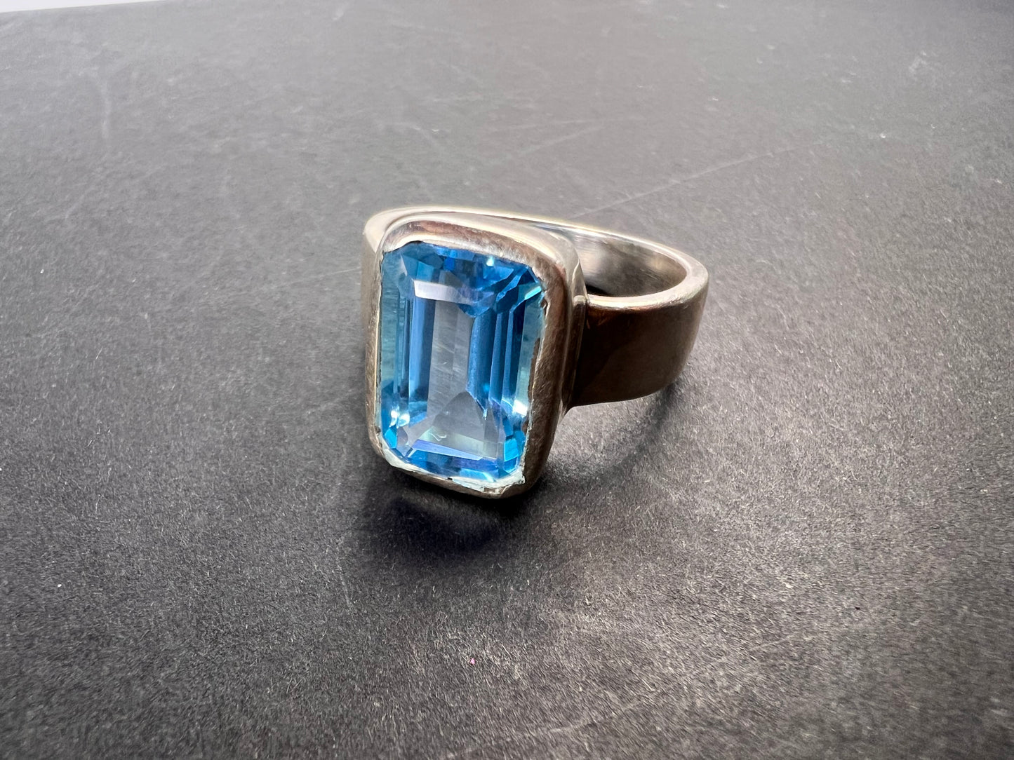 NEW Swiss blue topaz sterling silver ring size 7 / 6.65 grams
