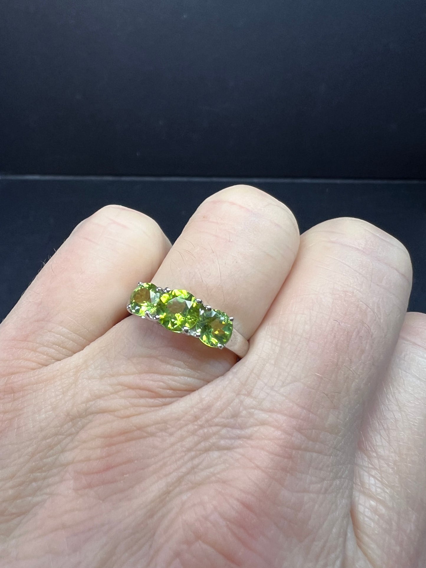 Vintage peridot three stone sterling silver ring size 7