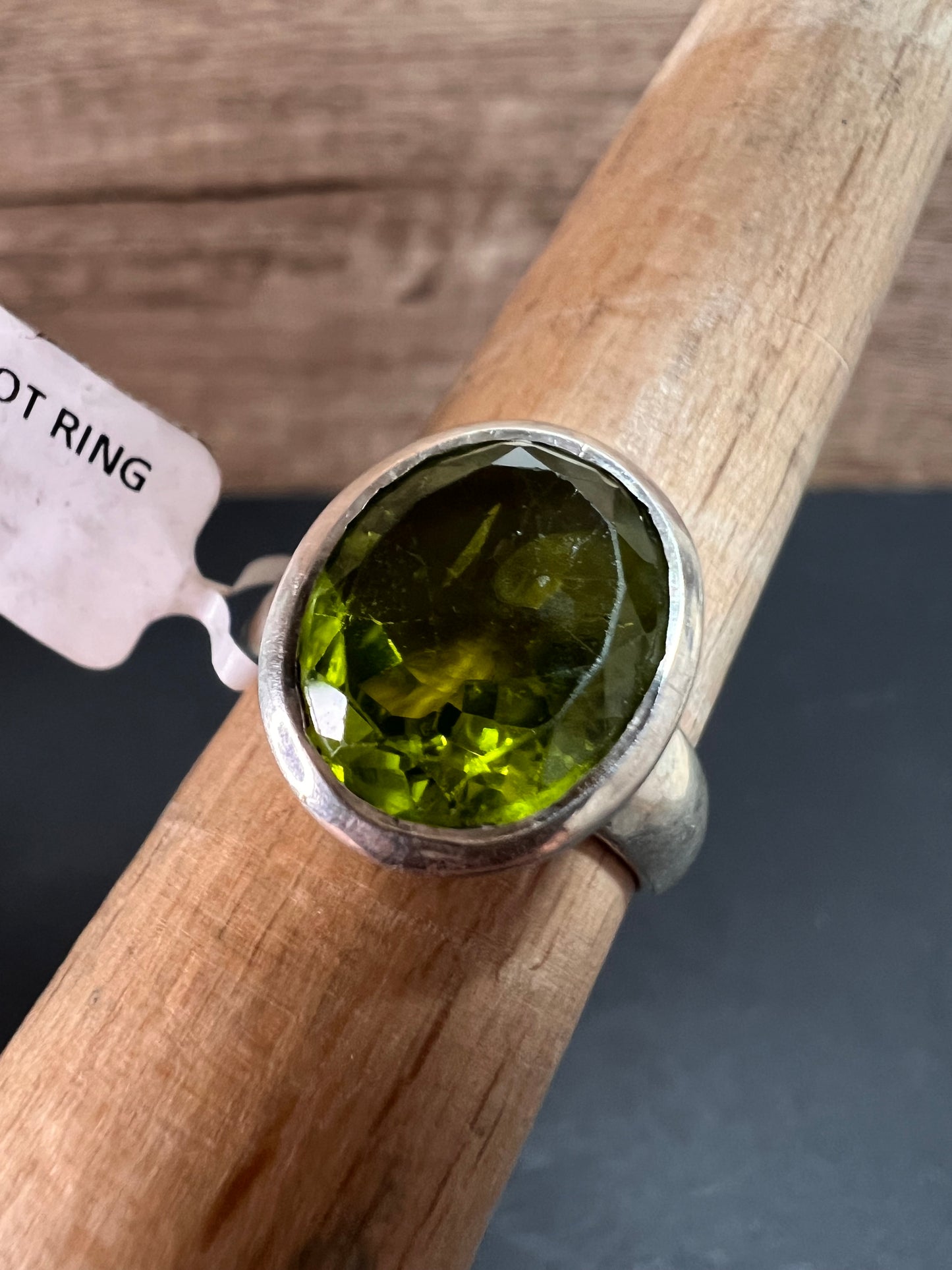 NEW size 7.5 peridot oval cut gemstone sterling silver ring 5.96 grams