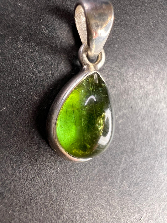 NEW Green tourmaline teardrop sterling silver pendant 1.74 grams
